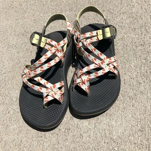 Women’s Chacos size 6